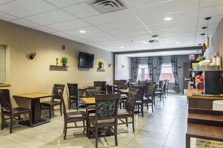 Mainstay Suites Winnipeg - Image 15