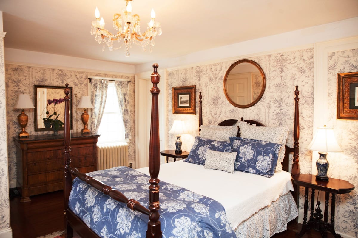 Room Eleven | Premium bedding, WiFi (free), individually decorated