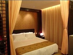 Down comforters, individually decorated, individually furnished, desk - Baolong Homelike Hotel Jingan Branch Shanghai (Shanghai)