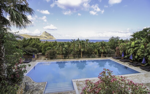 Seasonal outdoor pool