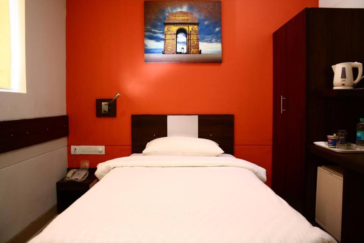 Minibar, in-room safe, iron/ironing board, free WiFi