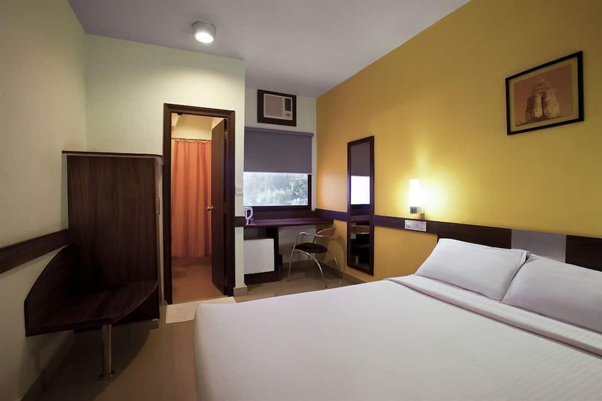 Minibar, in-room safe, iron/ironing board, free WiFi