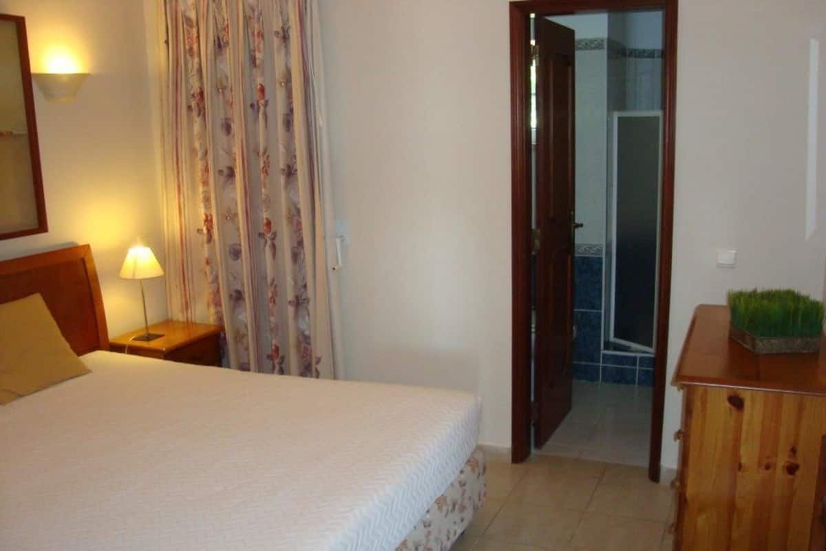 Appartement, 2 chambres | Fer et planche à repasser, lit de bébé (gratuit)