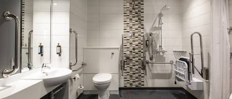 Superior Double Room, Roll-in Shower | Bathroom | Free toiletries