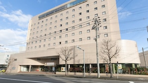 A multi-story hotel with a modern design, featuring a flat facade and numerous windows. - Aizuwakamatsu Washington Hotel (Aizuwakamatsu)