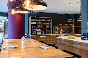 PÀivittÀinen buffetaamiainen (17.9 EUR per henkilö)