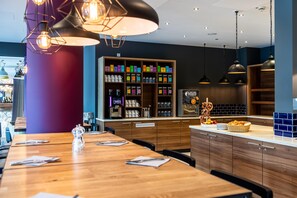 Tägliches Frühstücksbuffet (17.9 EUR pro Person)