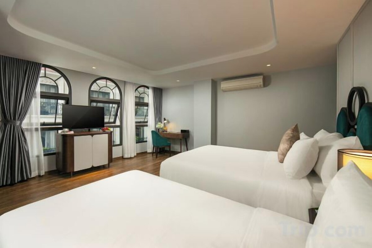 Hypo-allergenic bedding available, minibar, in-room safe, desk