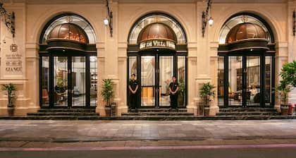 May De Ville Lakeside Hotel