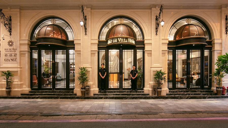 May De Ville Lakeside Hotel