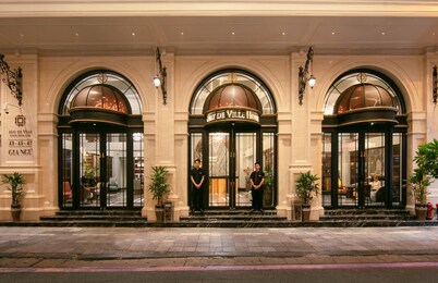 May De Ville Lakeside Hotel