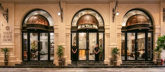 May De Ville Lakeside Hotel