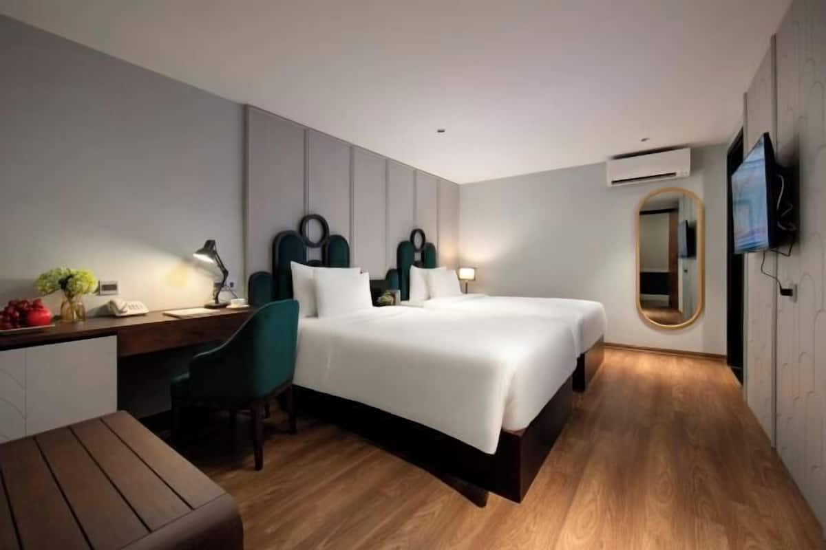 1 bedroom, hypo-allergenic bedding, minibar, in-room safe