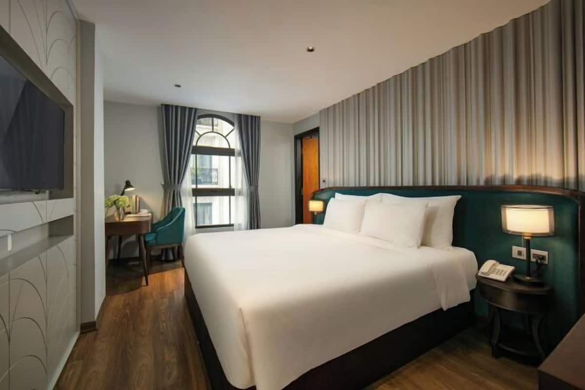 1 bedroom, hypo-allergenic bedding, minibar, in-room safe