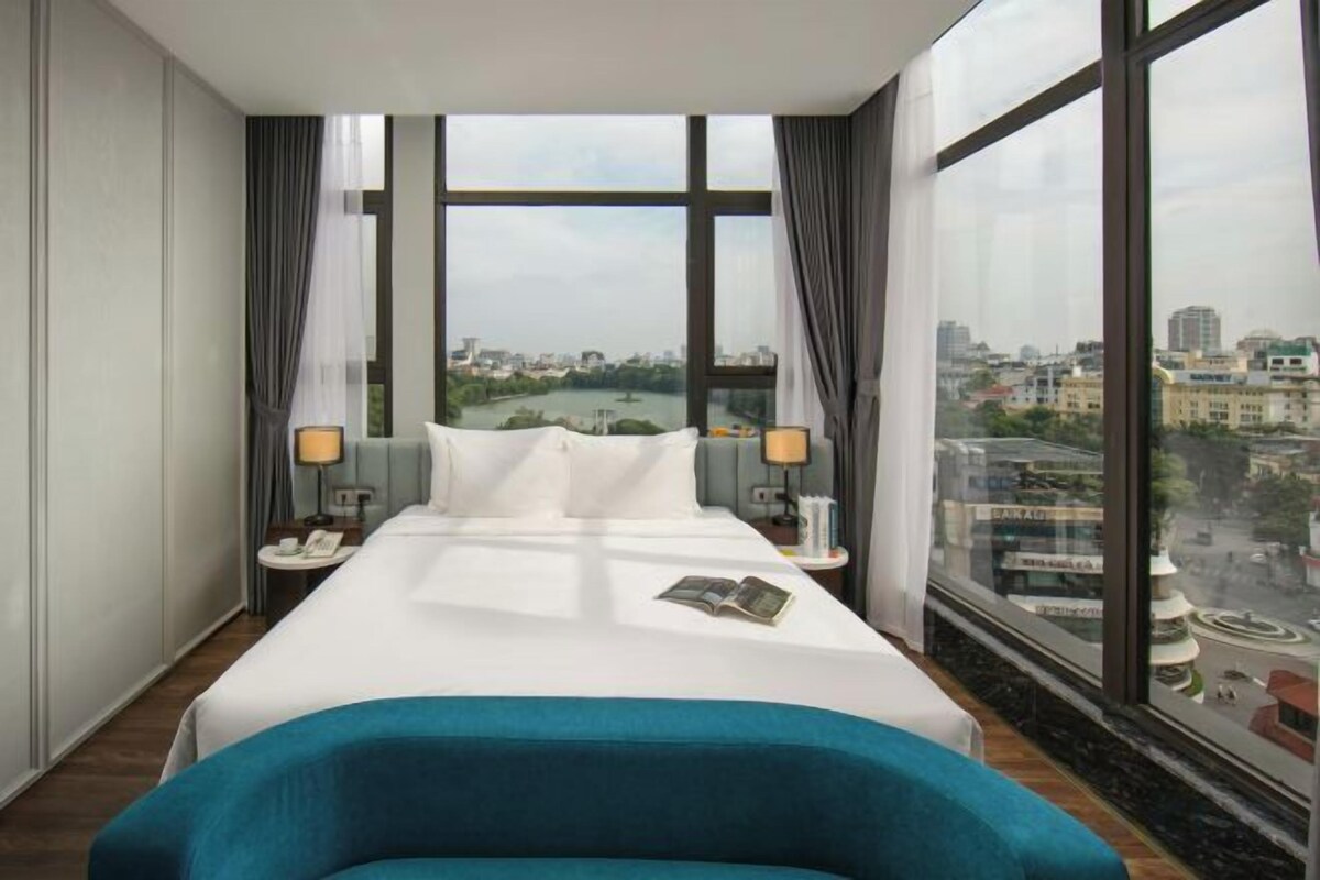 Hypo-allergenic bedding available, minibar, in-room safe, desk