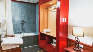 1 bedroom, Egyptian cotton sheets, memory foam beds, in-room safe - Dulcinea Hotel and Suites (Lapu-Lapu)