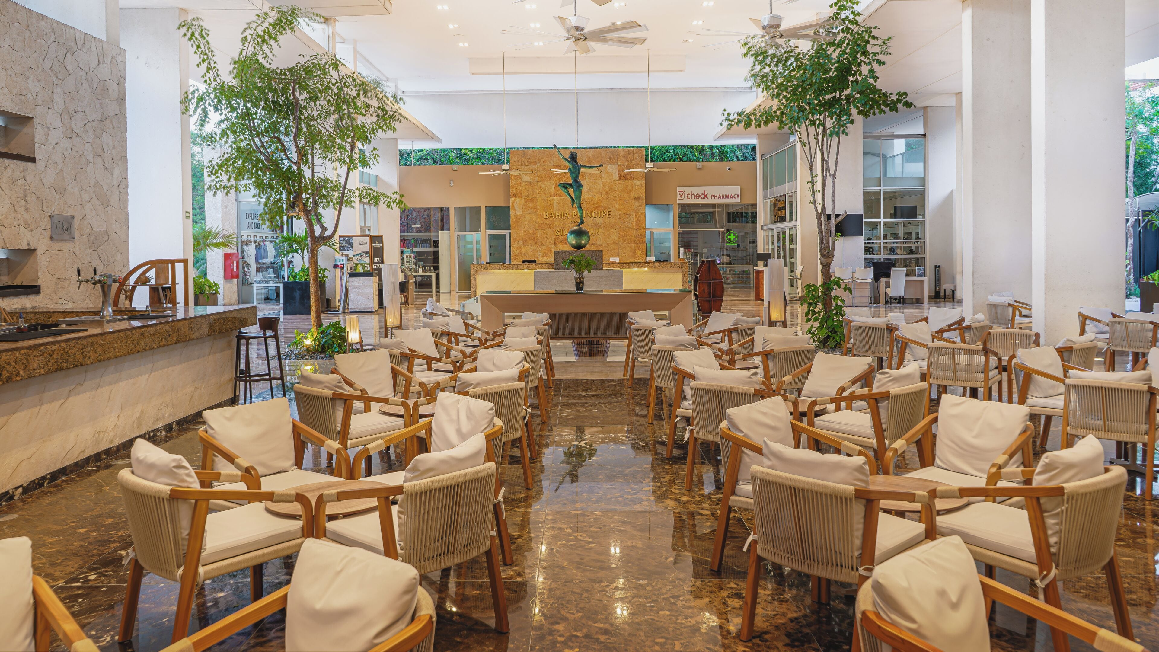 4 bars/lounges, 3 beach bars, poolside bar