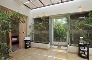 Body treatments, sports massages, beach massages, body wraps