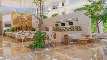 4 bars/lounges, 3 beach bars, poolside bar
