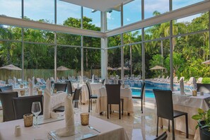 4 restaurants; ze serveren er ontbijt, lunch en diner 