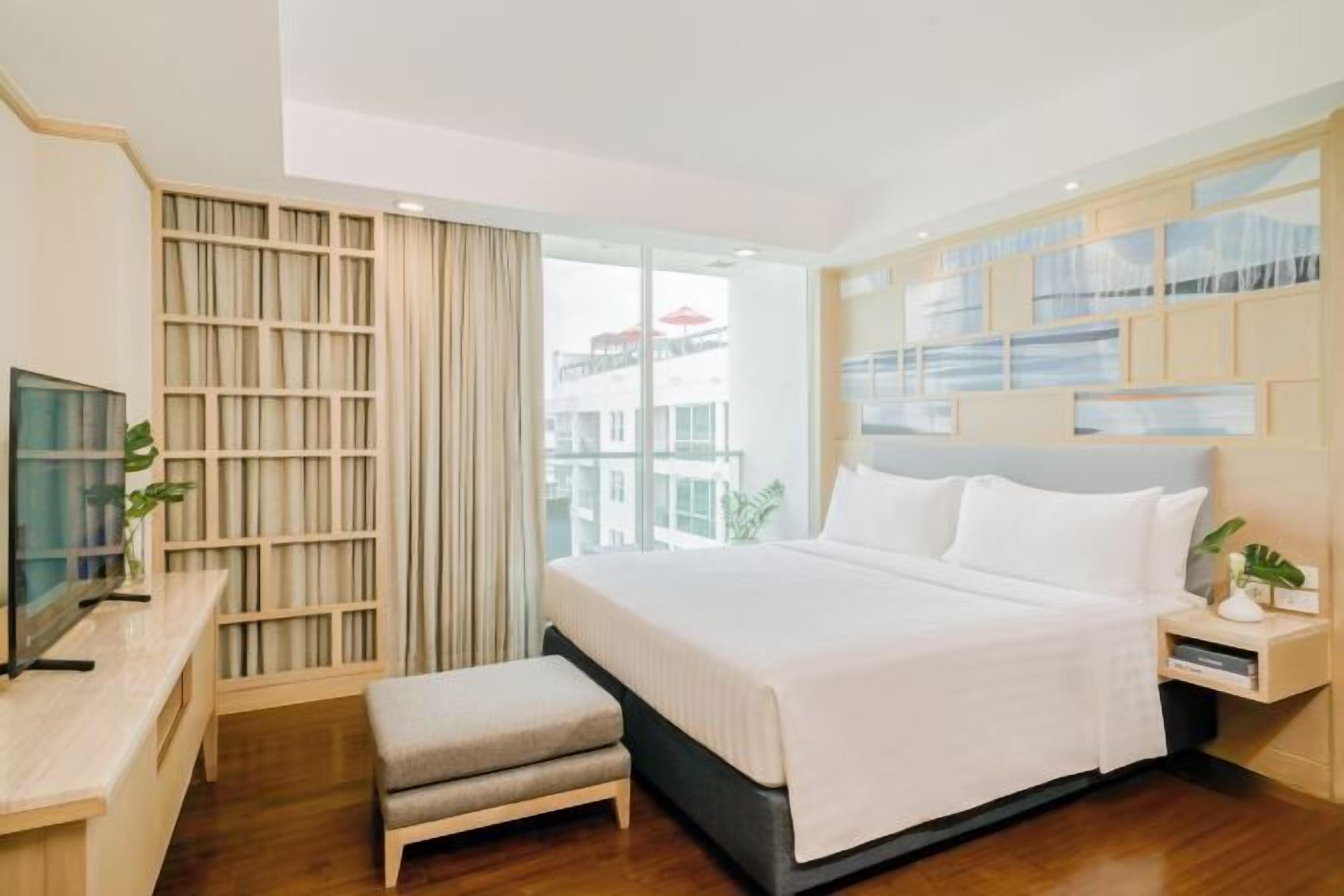 Hypo-allergenic bedding, in-room safe, individually decorated