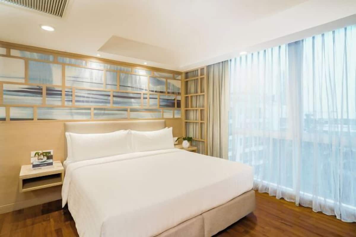 Hypo-allergenic bedding, in-room safe, individually decorated