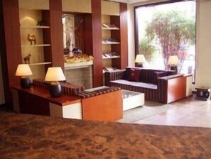 Lobby sitting area - Baolong Homelike Shanghai Youyi Branch (Shanghai)