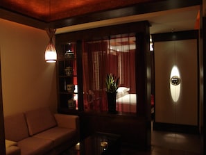 Business Suite | Down comforters, blackout drapes, iron/ironing board, free WiFi - Baolong Homelike Shanghai Youyi Branch (Shanghai)