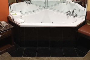 Bathroom - Travelodge by Wyndham Avenel Woodbridge (Avenel)