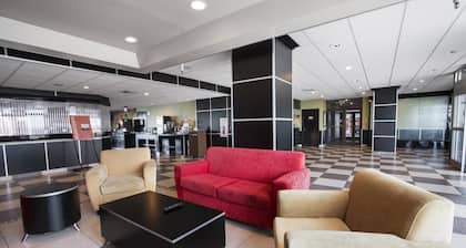 Travelodge by Wyndham Avenel Woodbridge