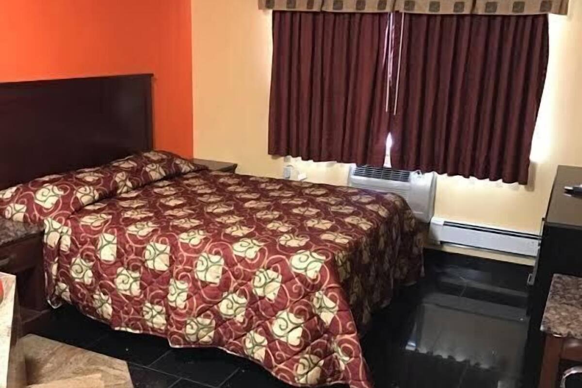 Studio Suite, 1 giường cỡ queen, không hút thuốc | Bộ đồ giường cao cấp, nệm có lớp đệm bông