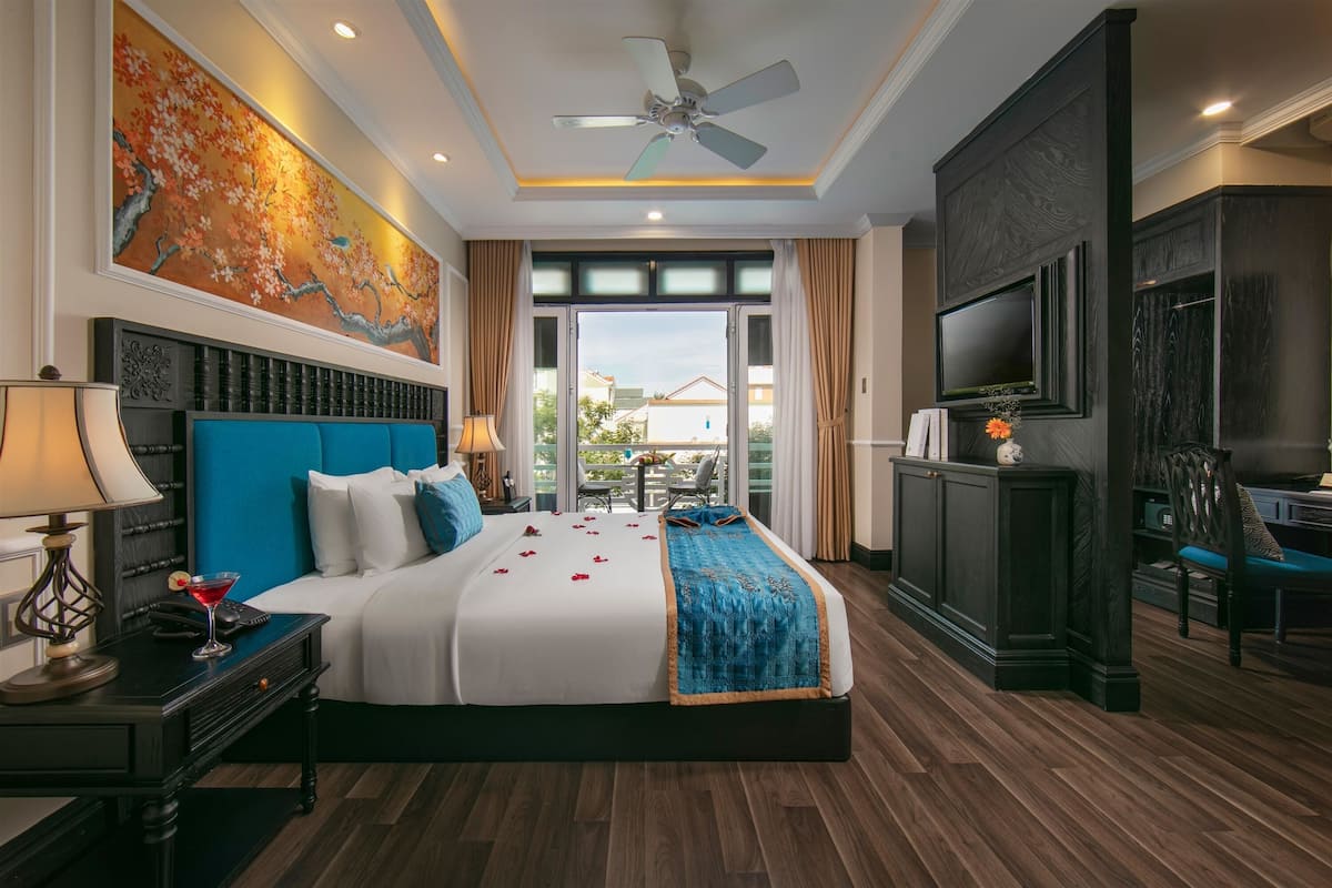 Suite Double or Twin With Balcony and Pool View | Premium bedding, in-room safe, desk, blackout curtains