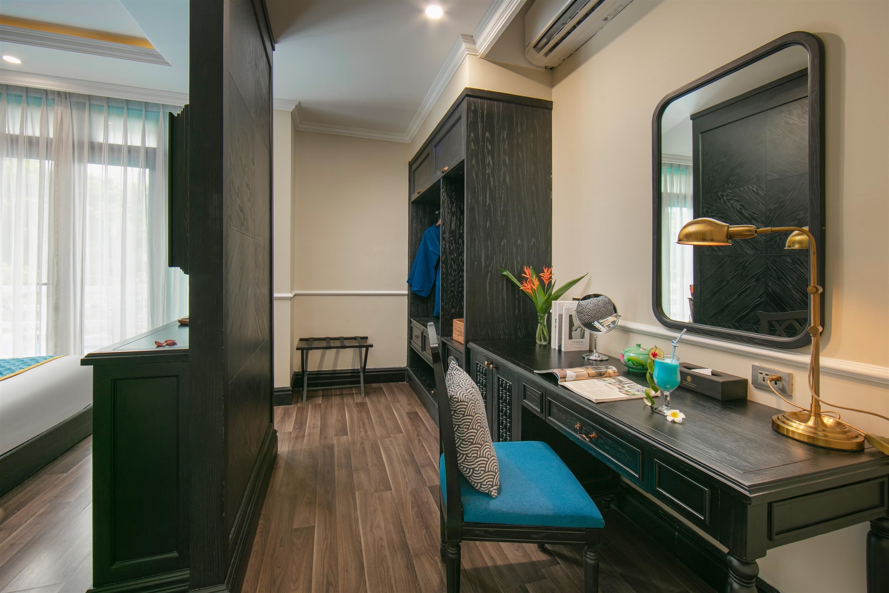 suite double or twin with balcony and pool view | 1 bedroom, premium bedding, in-room safe, desk