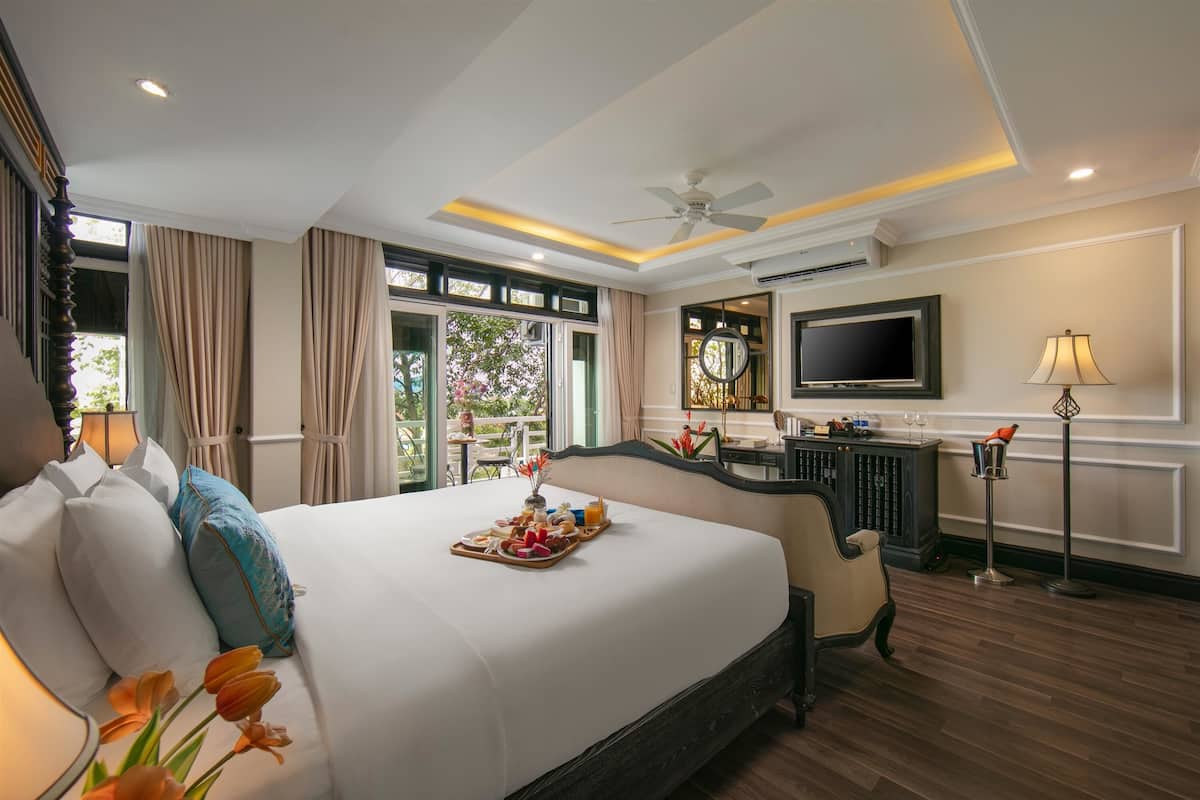 Panoramic Studio Suite, Balcony | 1 bilik tidur, peralatan tempat tidur premium, peti besi dalam bilik