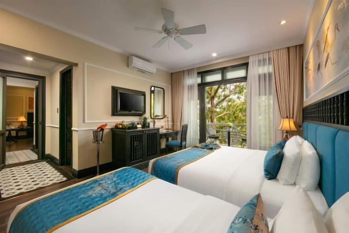 Premium bedding, in-room safe, desk, blackout curtains
