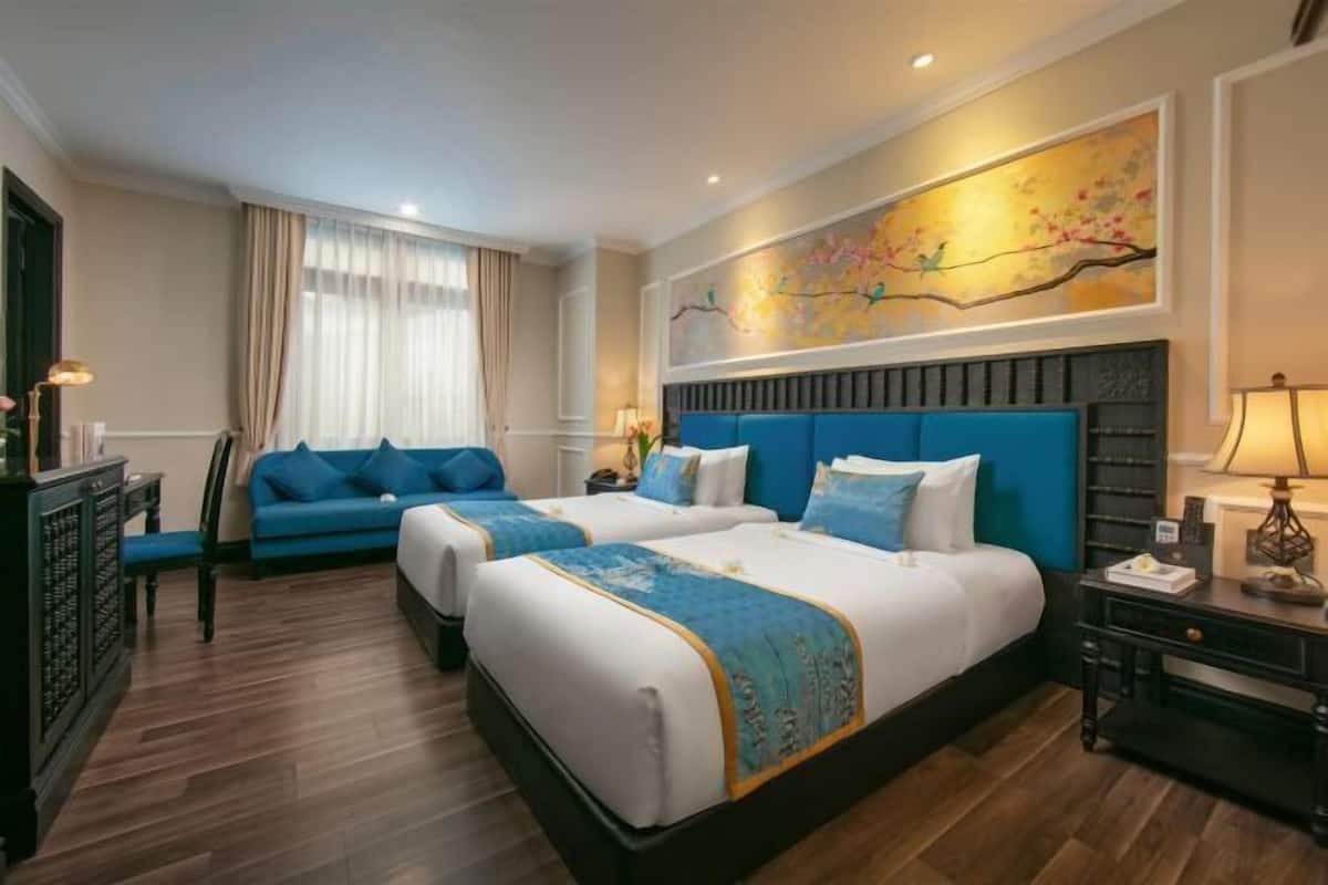 Premium bedding, in-room safe, desk, blackout curtains