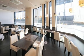 Breakfast and lunch served