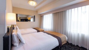 A hotel room with two beds, a large window with sheer curtains, a flat-screen TV, and a chandelier. - APA Hotel Nihonbashi Hamacho Ekiminami (Tokyo)
