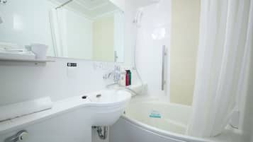 Combined shower/bathtub, free toiletries, hair dryer, slippers