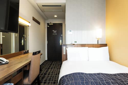 Desk, blackout drapes, iron/ironing board, free WiFi