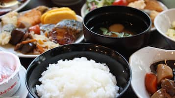 Desayuno buffet (JPY 1400 por persona)