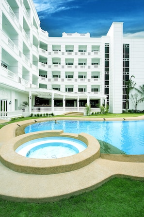 Kolam renang terbuka