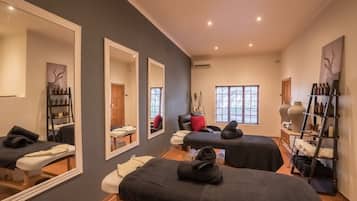 Hot stone-massage, deep tissue-massage