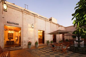 Fachada de la propiedad