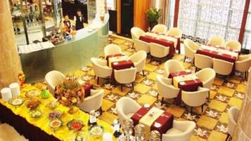 Breakfast, lunch and dinner served