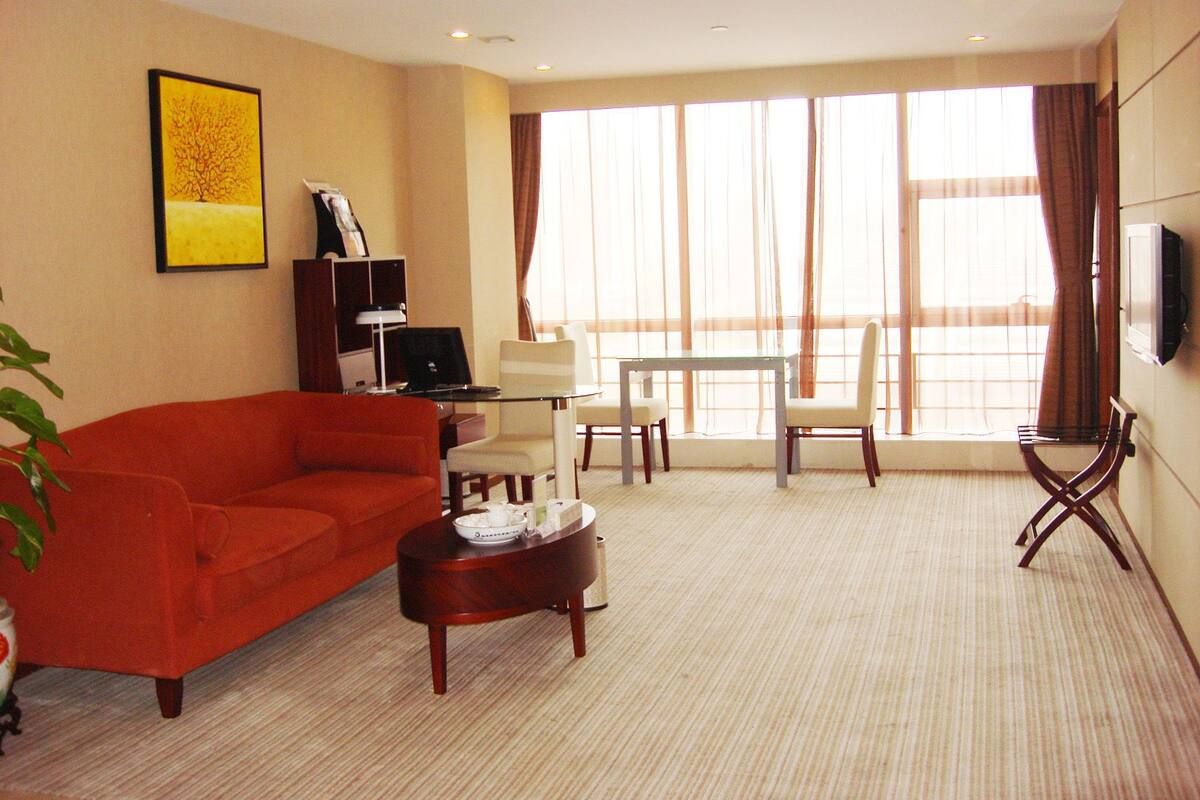 Executive Suite | Living area