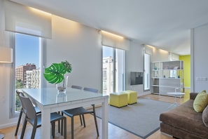 Televisión LCD 32 pulgadas con canales de televisión vía satélite