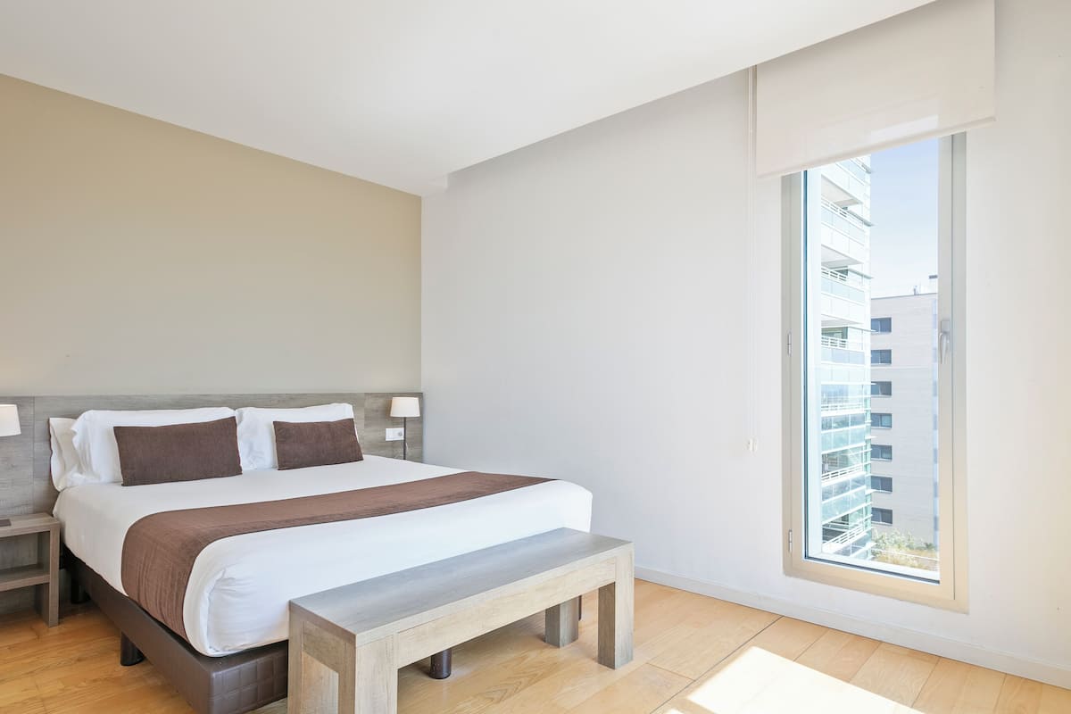 2 bedrooms, down comforters, in-room safe, individually decorated