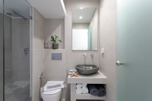 Shower, free toiletries, hair dryer, towels - Margo Studios (Naxos)