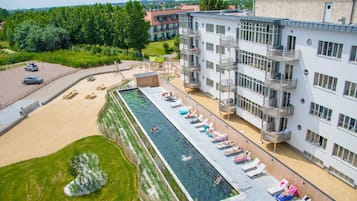 Piscine extérieure (ouverte en saison)